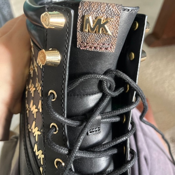 NEW, never worn!! COOL Michael Kors Black and Gold Ankle Boots! BEAUTIFUL ♥️ - Picture 9 of 10